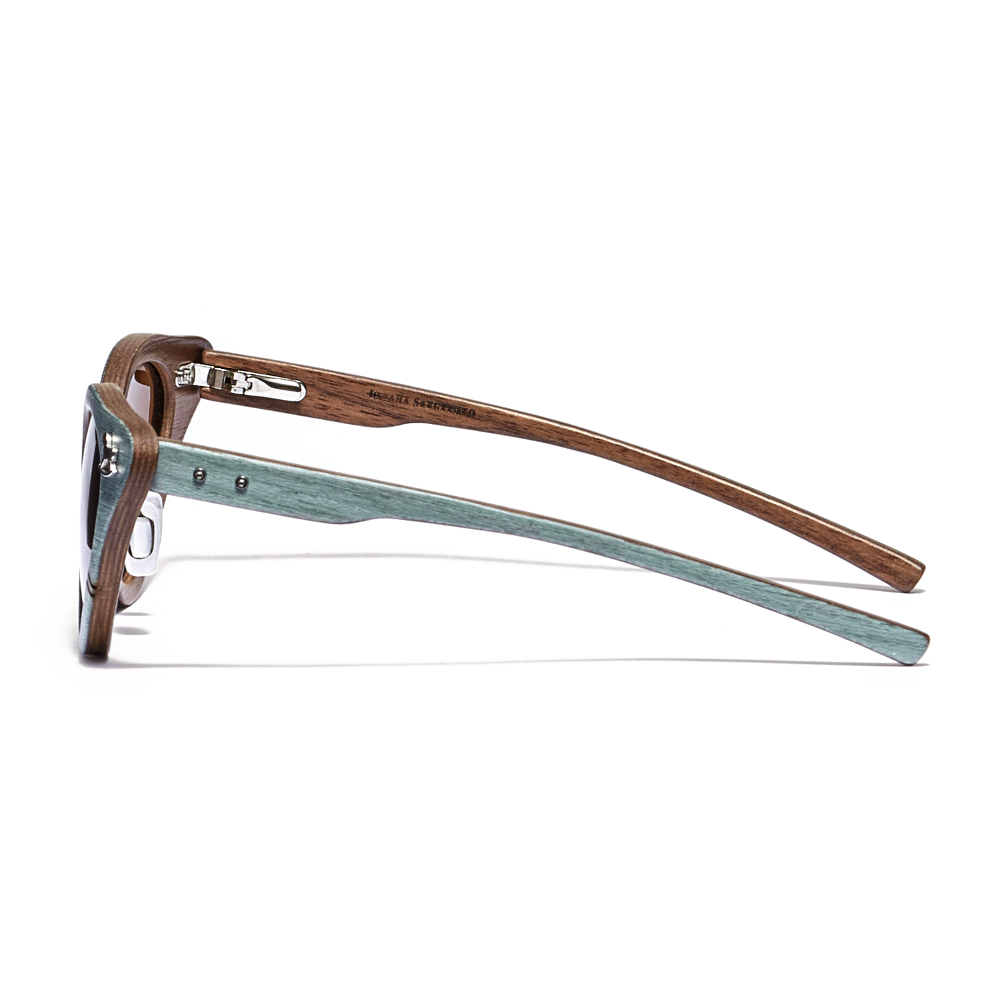 Sunglasses with wooden temples