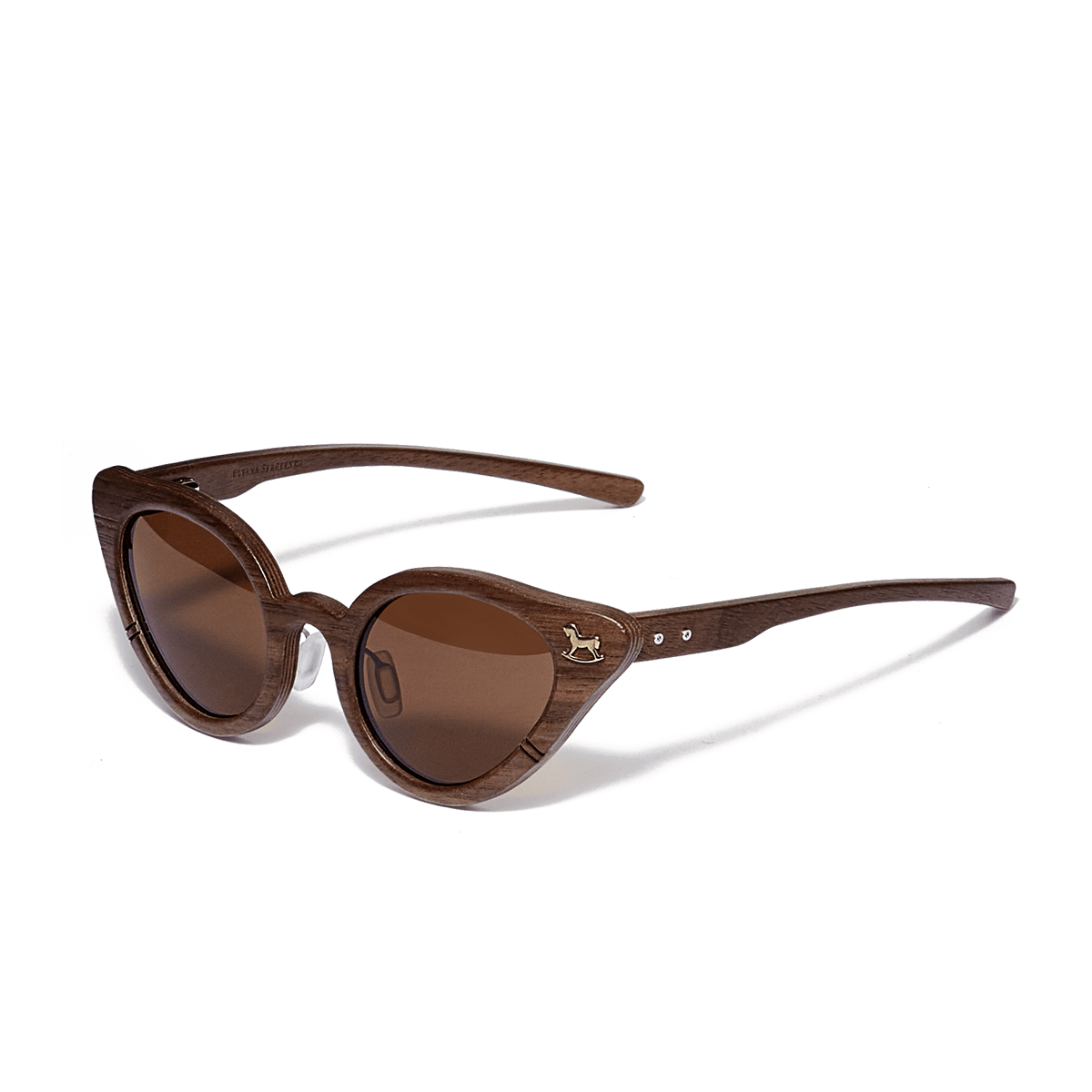 Sunglasses with wooden temples