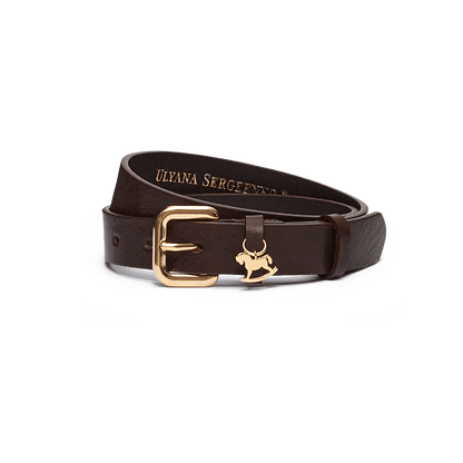 Leather belt with a gold buckle and signature charm