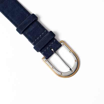 Suede belt with horseshoe buckle