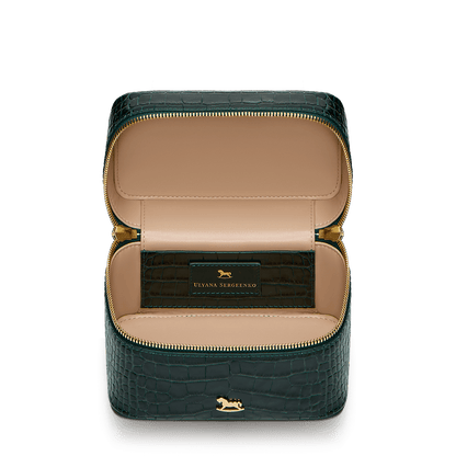 Make-up bag with signature symbol (S)