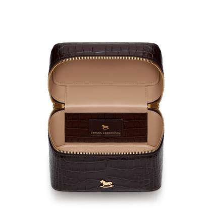 Make-up bag with signature symbol (S)