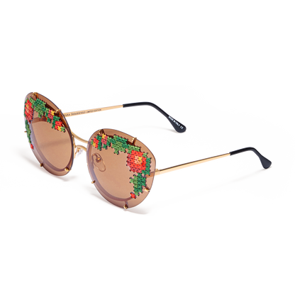 Sunglasses with hand-embroidered lenses