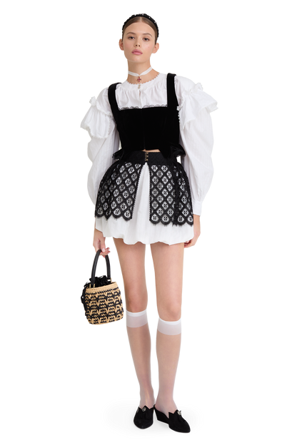 Cotton blouse with ruffled shoulders and an open back