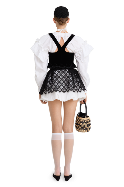 Cotton blouse with ruffled shoulders and an open back