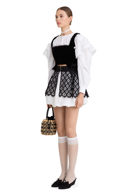 Cotton blouse with ruffled shoulders and an open back
