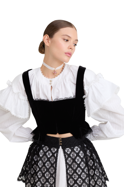 Cotton blouse with ruffled shoulders and an open back
